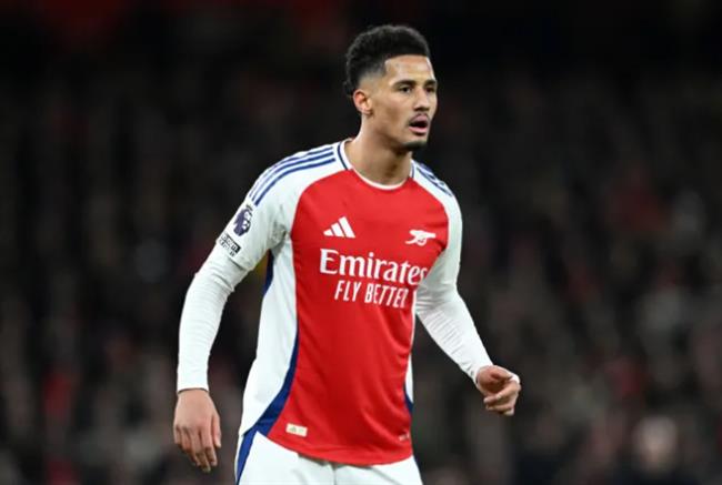 Carragher cảnh báo Arsenal có thể mất William Saliba vào tay Real