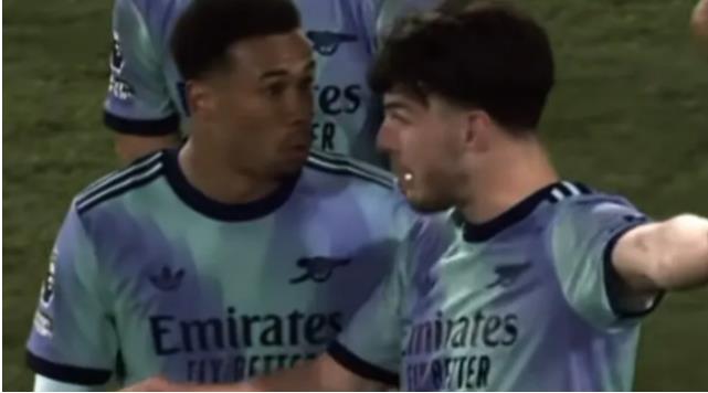 Mikel Arteta lên tiếng vụ cãi nảy lửa giữa Declan Rice và Gabriel
