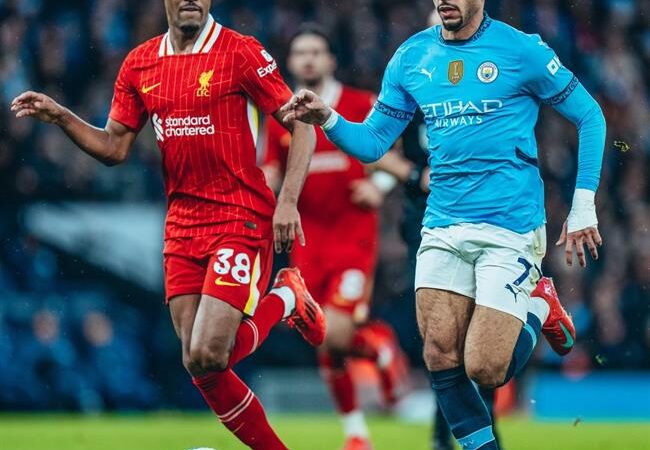 Pep Guardiola thừa nhận Man City kém xa Liverpool