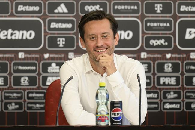 Tomas Rosicky xác nhận được Arsenal nhắm thay Edu