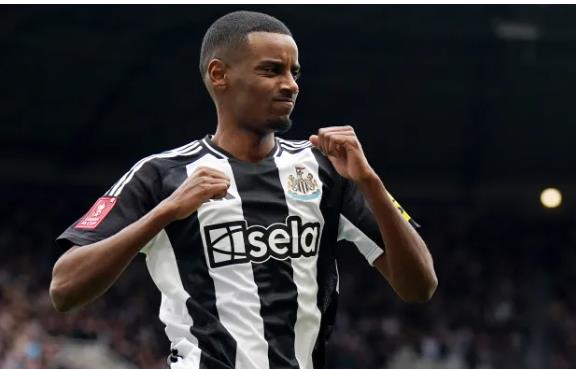 Arsenal nhận tin buồn vụ tiền đạo Alexander Isak