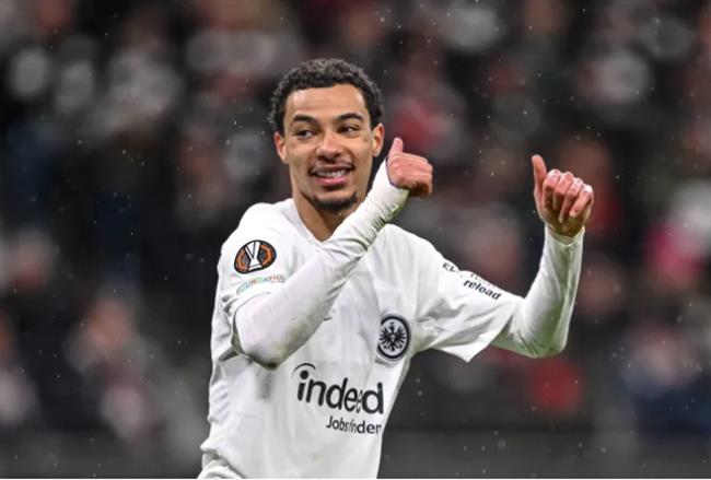 Arsenal nhắm Hugo Ekitike thay Alexander Isak