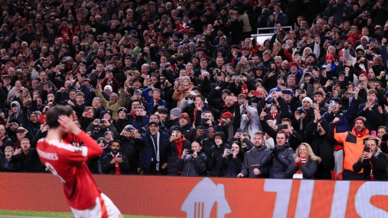 Fan phẫn nộ khi Man United đá kém nhưng giá vé tăng 5%