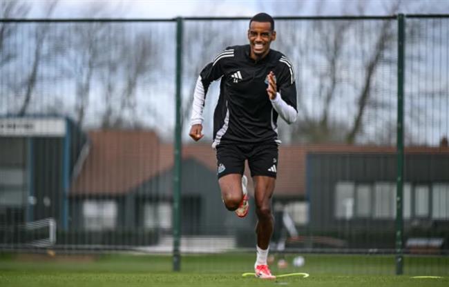 Alexander Isak đủ khả năng ra sân trước Liverpool
