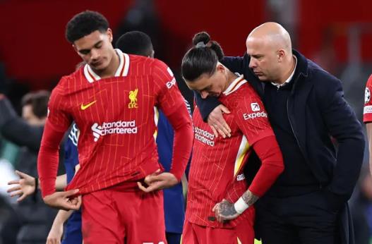 Jamie Carragher nói về loạt sút luân lưu giữa Liverpool và PSG