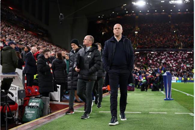 HLV Arne Slot nói gì sau trận thua PSG tại Anfield?