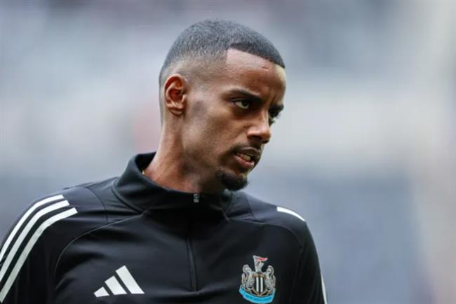 Newcastle chốt Moise Kean thay Alexander Isak