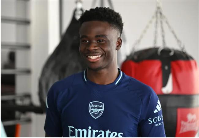Mikel Arteta tiết lộ thời điểm Bukayo Saka có thể trở lại