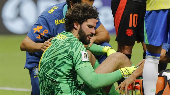 Alisson chia tay ĐT Brazil để trở về Liverpool vì chấn động não