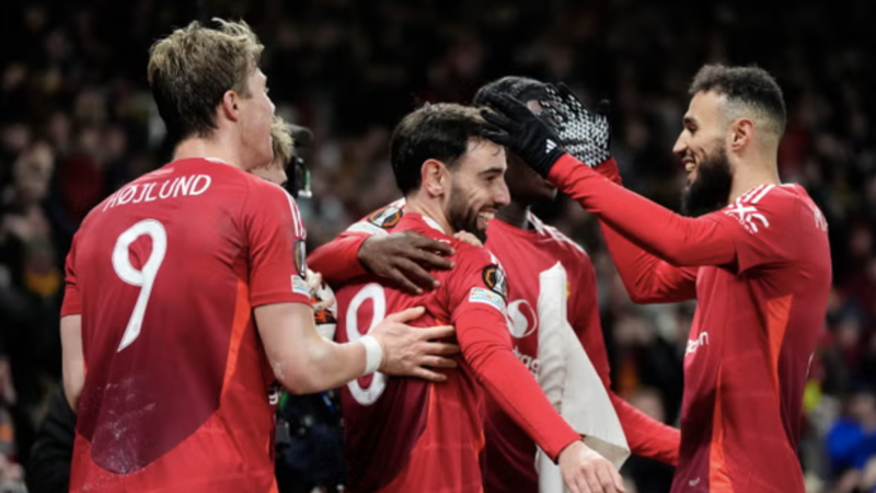 Bruno Fernandes bảo vệ đồng đội, phản pháo bình luận của Sir Jim