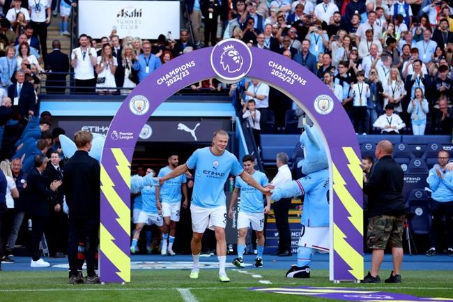 Erling Haaland bị tố gây chấn thương cho linh vật của Man City