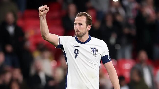 Harry Kane vui mừng sau khi cán mốc 70 bàn cho ĐT Anh