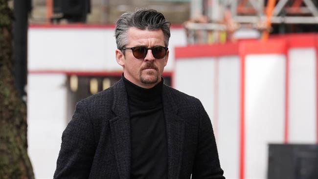 Cựu cầu thủ Joey Barton lĩnh án tù treo vì hành hung vợ
