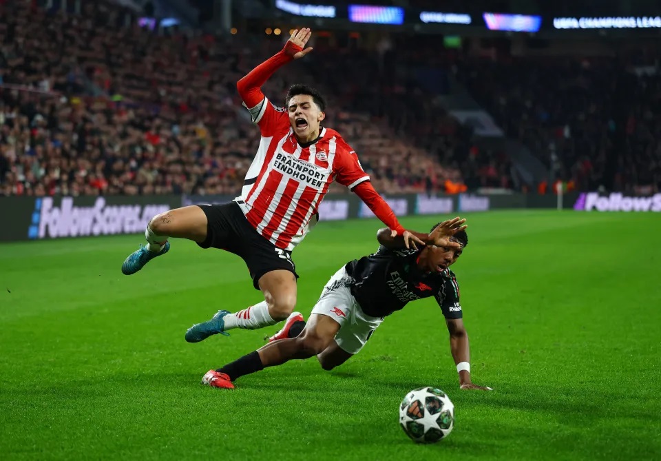 Mikel Arteta đề cao MU, cảnh báo sao trẻ trước đại chiến