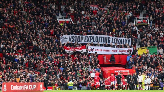 CĐV Man United sẽ đeo băng đen ở trận đại chiến với Arsenal