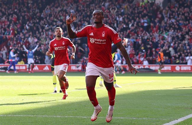 Người hùng của Nottingham Forest đá xoáy Man City