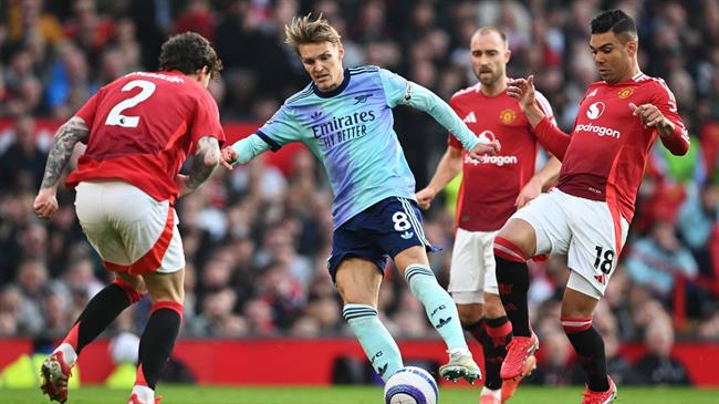 Carragher khẳng định vấn đề của Arsenal không nằm ở vị trí số 9