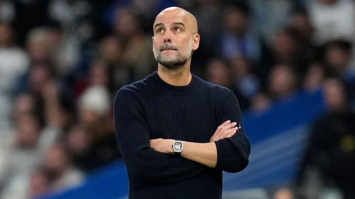 Pep Guardiola xoay sở thế nào với hàng thủ mong manh của Man City
