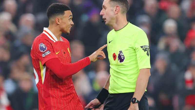 Trọng tài David Coote chính thức nhận án phạt từ UEFA