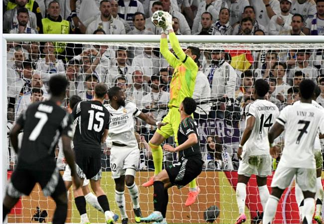 Thibaut Courtois chỉ ra lý do Real Madrid thất bại trước Arsenal