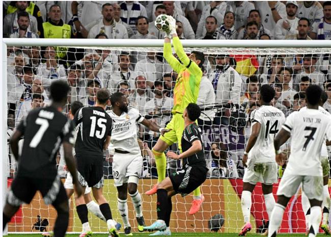 Thibaut Courtois chỉ ra lý do Real Madrid thất bại trước Arsenal