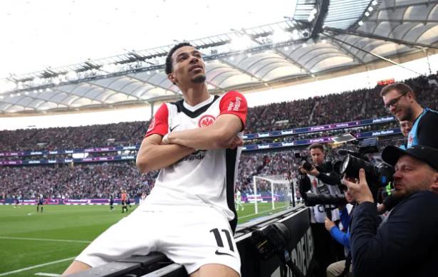 Arsenal, Liverpool và MU nhận báo giá vụ Hugo Ekitike