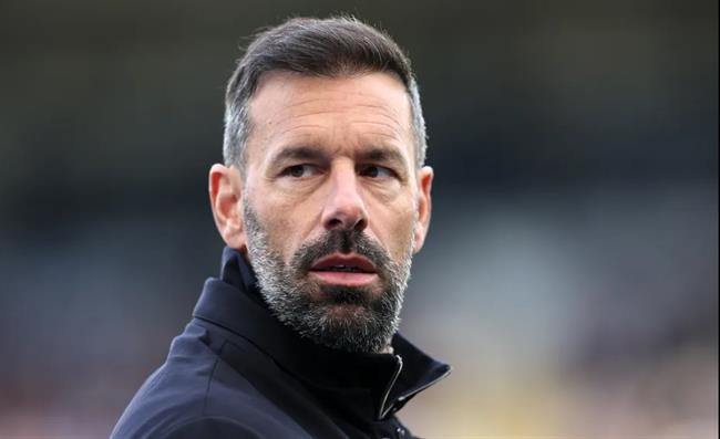 Danh sách ứng viên thay thế Ruud van Nistelrooy tại Leicester