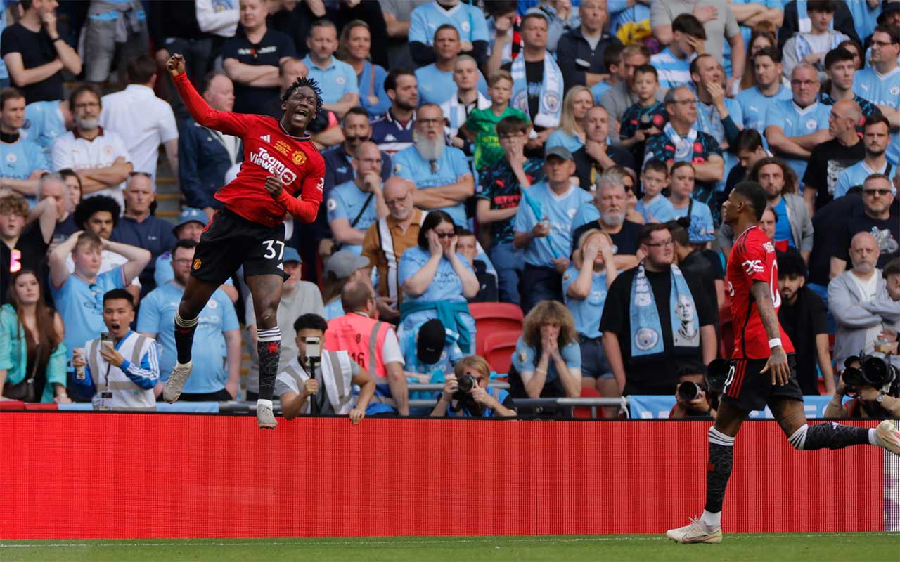 HLV Ruben Amorim báo tin mừng trước đại chiến Man City
