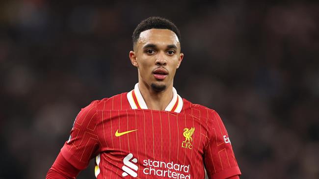 Arne Slot từ chối trả lời về tương lai Trent Alexander Arnold
