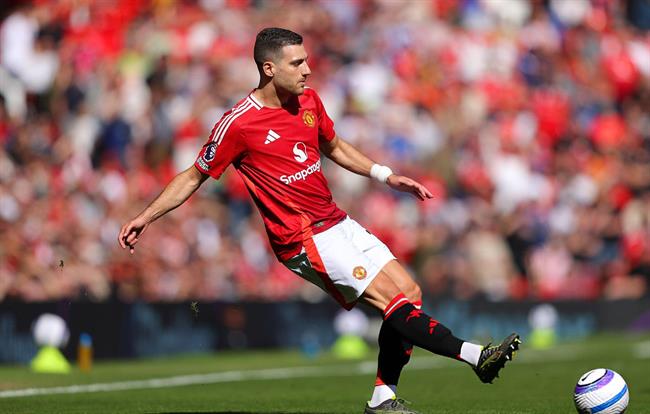 Diogo Dalot nguy cơ ngồi ngoài hết mùa vì chấn thương
