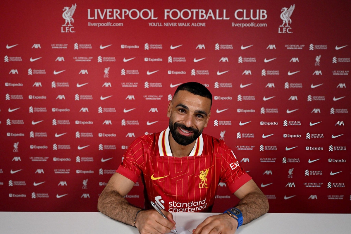 Mohamed Salah khoe đồng hồ 24 tỷ trong ngày gia hạn với Liverpool