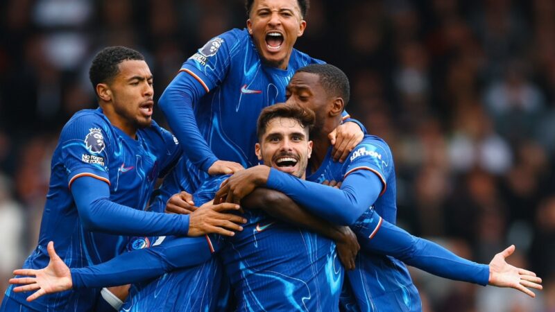 Chelsea cần thắng 5 trận còn lại ở Premier League