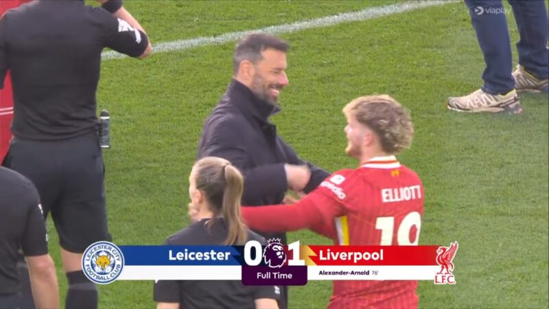 Van Nistelrooy tươi cười sau trận thua khiến Leicester City rớt h
