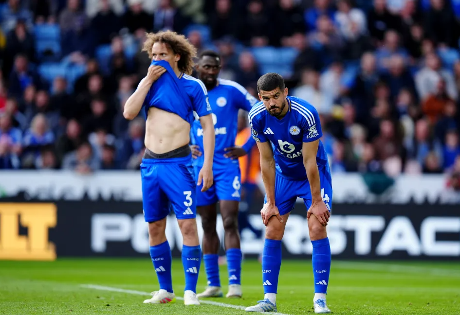 Jamie Vardy thất vọng khi Leicester chính thức xuống hạng