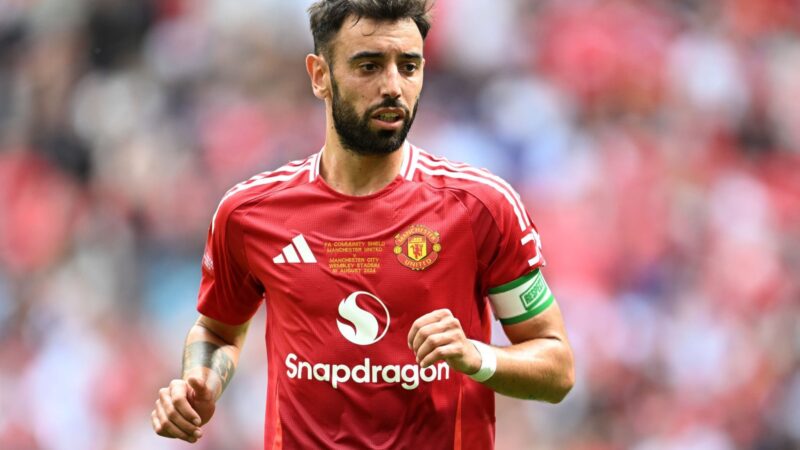 Bruno Fernandes dự bị lần đầu tiên sau 3 năm tại Premier League