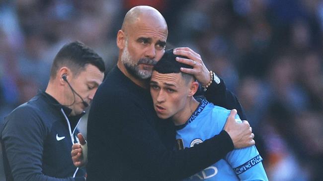 Pep Guardiola chỉ trích CĐV MU vì xúc phạm mẹ của Phil Foden