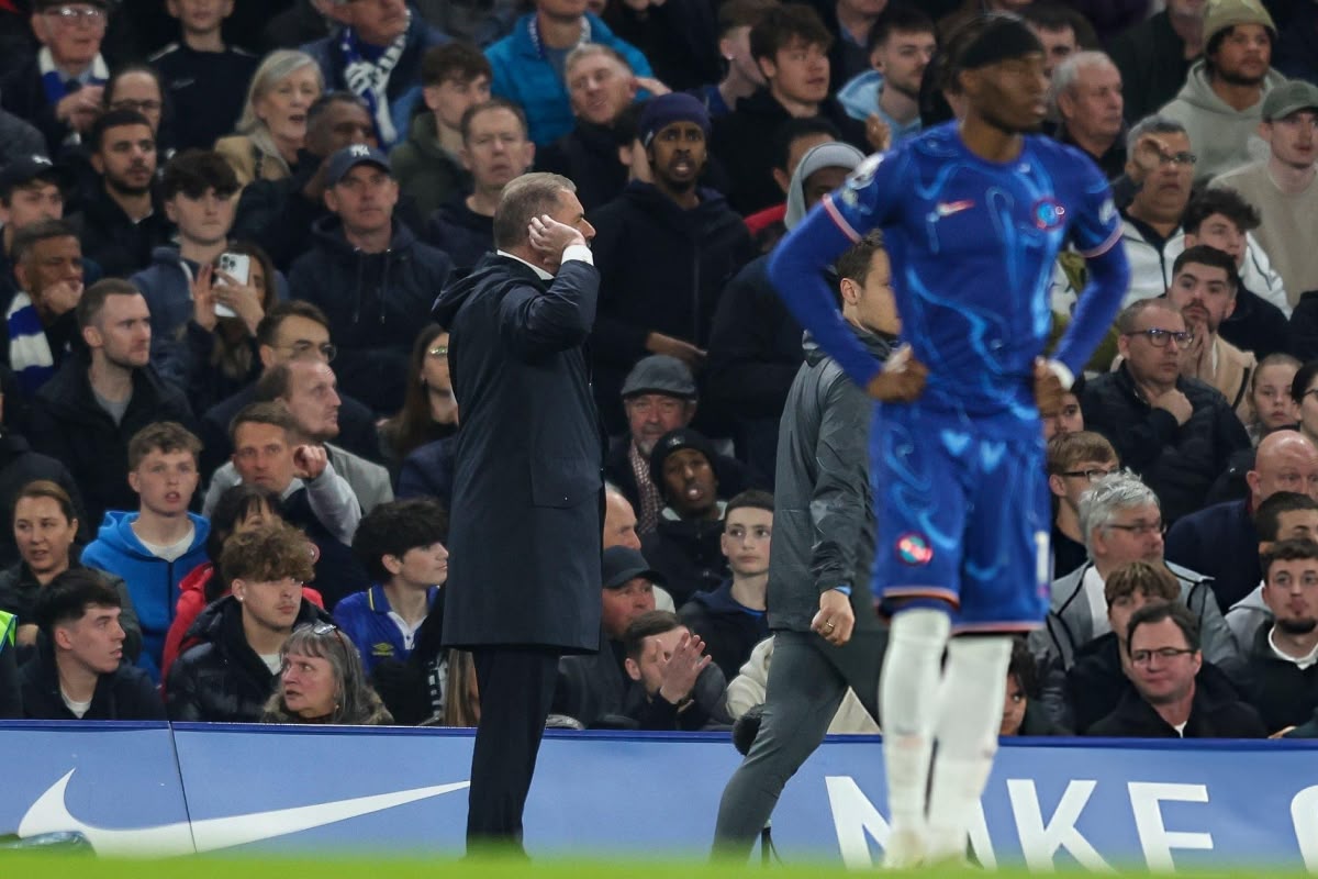 HLV Tottenham Ange Postecoglou có hành động gây sốc với CĐV