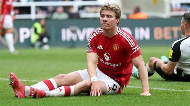 Ruben Amorim động viên Rasmus Hojlund giữa cơn khô hạn bàn thắng