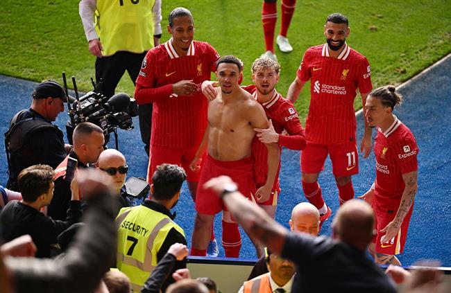 Virgil van Dijk lên tiếng về tương lai Trent Alexander Arnold