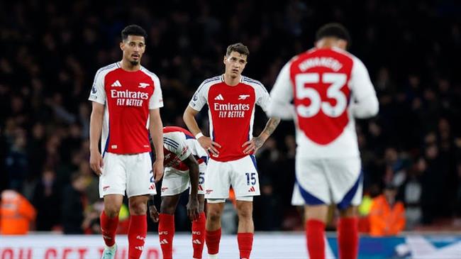 Arsenal có thể văng khỏi Top 3 ở Ngoại hạng Anh mùa này
