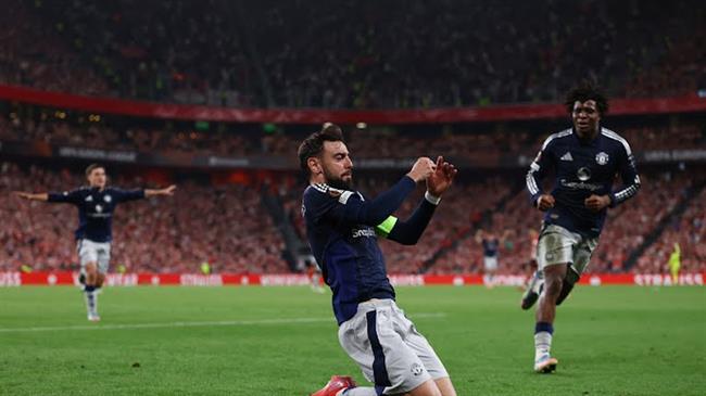 Tiền vệ Bruno Fernandes đi vào lịch sử Europa League