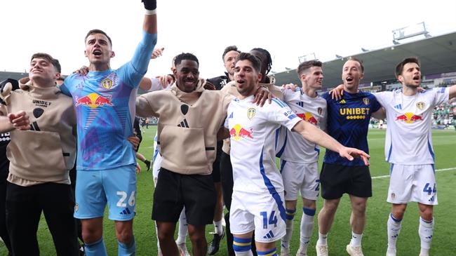 Leeds United vô địch Championship theo kịch bản đầy cảm xúc