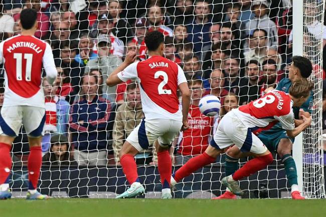 Arsenal có nguy cơ trải qua một mùa giải rất tệ hại
