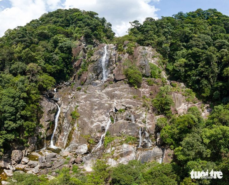 EE88 – Đi Bộ Băng Rừng, Khám Phá Thác Nước 2 Tầng 80m Giữa Rừng Bảo Tồn | Hdmilfclips.com