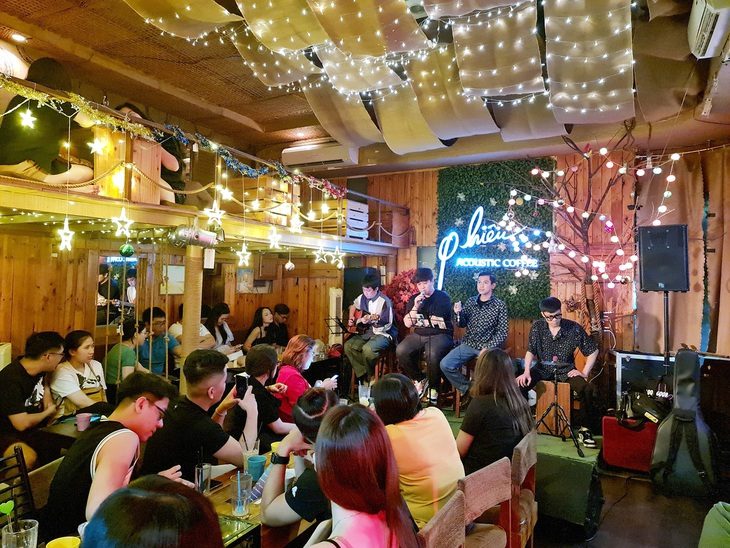 EE88 – Đi Cà Phê Nhạc Sống để Giảm Stress, để Ngân Nga Hát… | Hdmilfclips.com